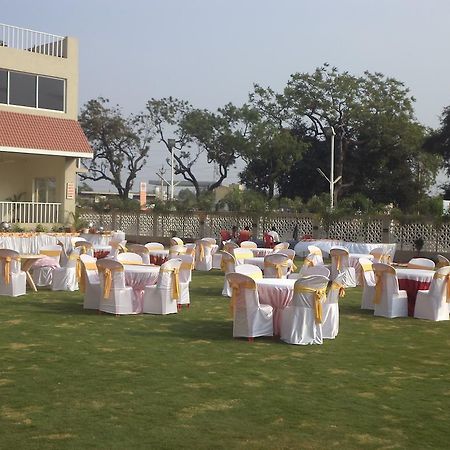 Tanarika Resort Bhusāwal Exteriör bild