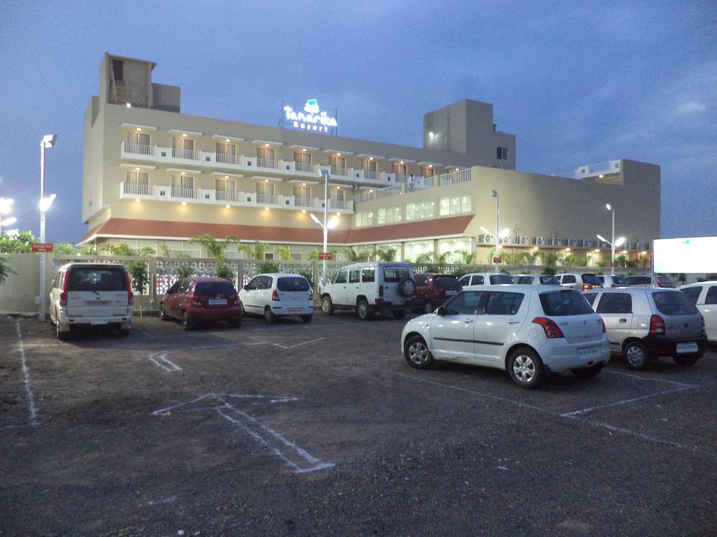 Tanarika Resort Bhusāwal Exteriör bild