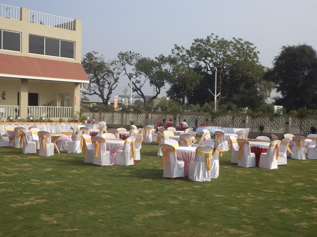 Tanarika Resort Bhusāwal Exteriör bild