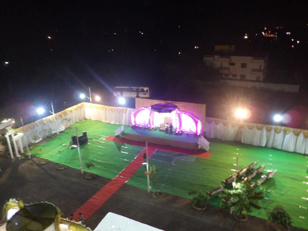 Tanarika Resort Bhusāwal Exteriör bild
