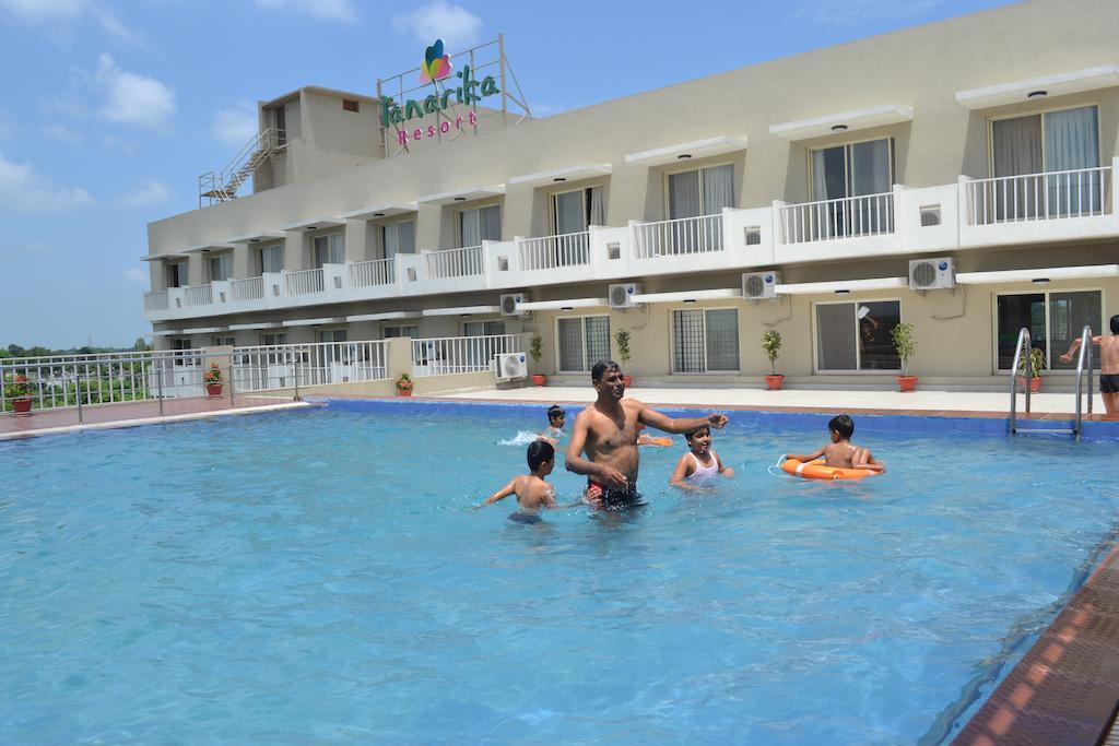 Tanarika Resort Bhusāwal Exteriör bild